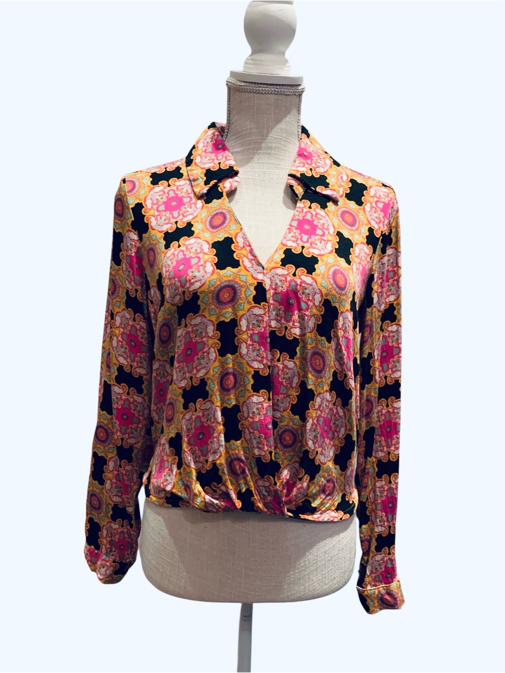 💕HAUTE HIPPIE💕 MEDALLION WRAP FRONT LONG SLEEVE BLOUSE. NWT! - Picture 3 of 10